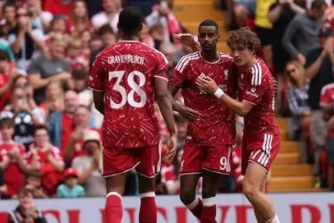 صباحك أوروبي.. إصابة ثنائي ليفربول.. لابورتا يهاجم ريال مدريد.. وصفقة يونايتد 18 أكتوبر 2026